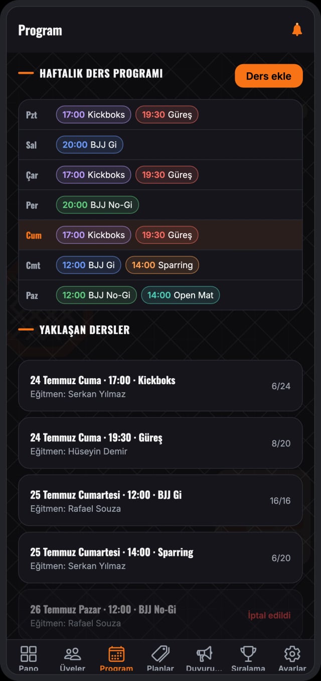 Uygulamanın program ekranı: haftalık ders programı ve eğitmeni ile kontenjanı görünen yaklaşan dersler.